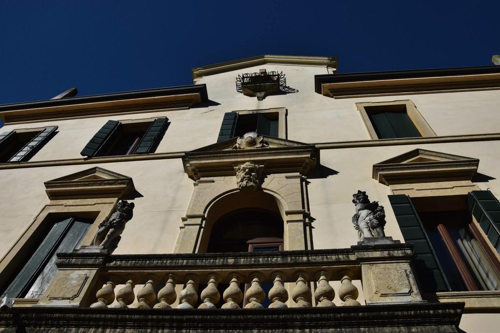 Italia 2*